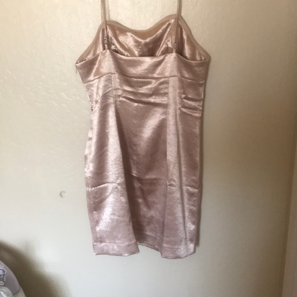 Tight dress - Picture 2 of 3